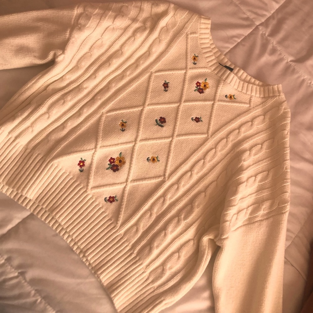 Girls white flower knit sweater